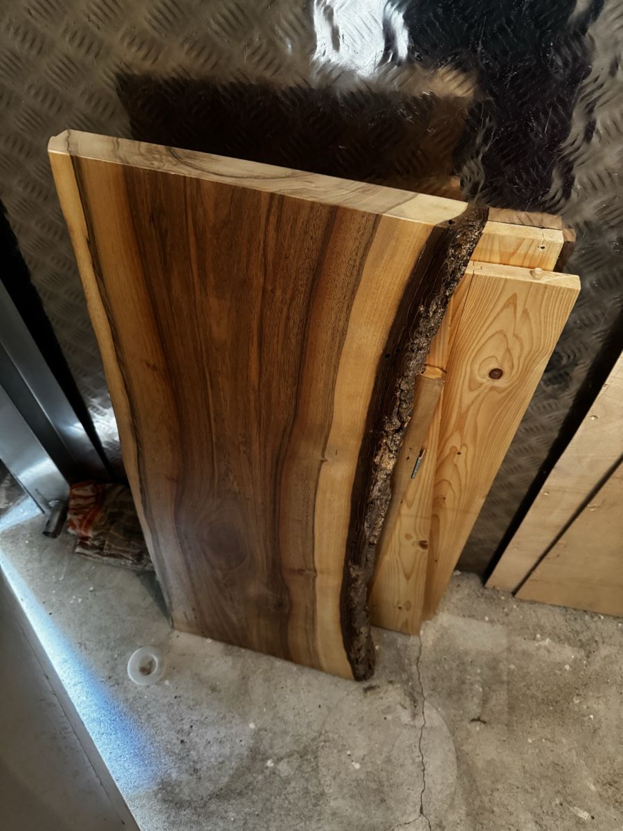 Articoli in legno: Holzplatten mit Kunstharz gegossen – Usato da Eichberg venduto da mks_z5fq 3