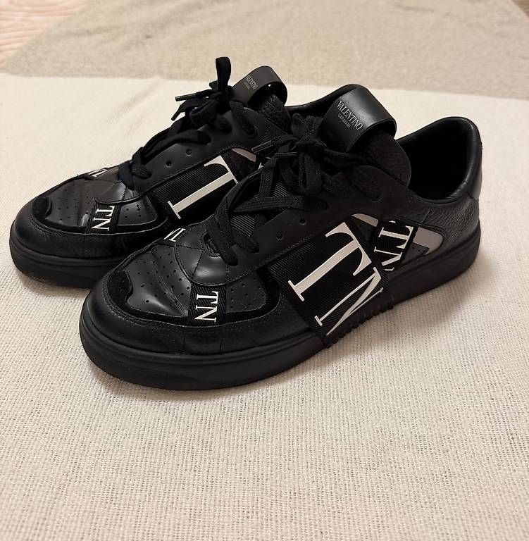Scarpe da uomo: Valentino Schuhe Gr.43.5  – Usato da Recherswil venduto da Leonora1997