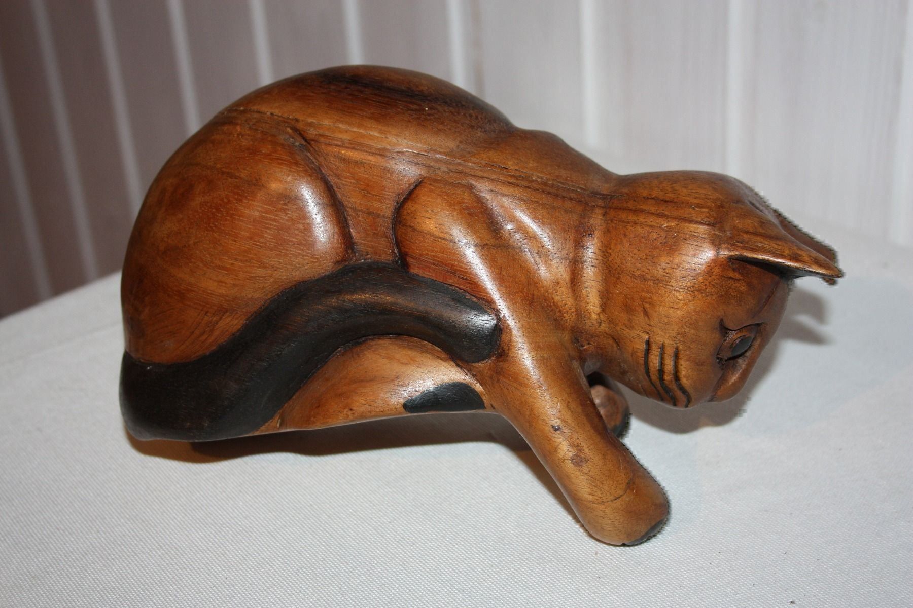 Statuette: Katze aus Holz, massiv – Usato da Oberwil BL venduto da Hesa41