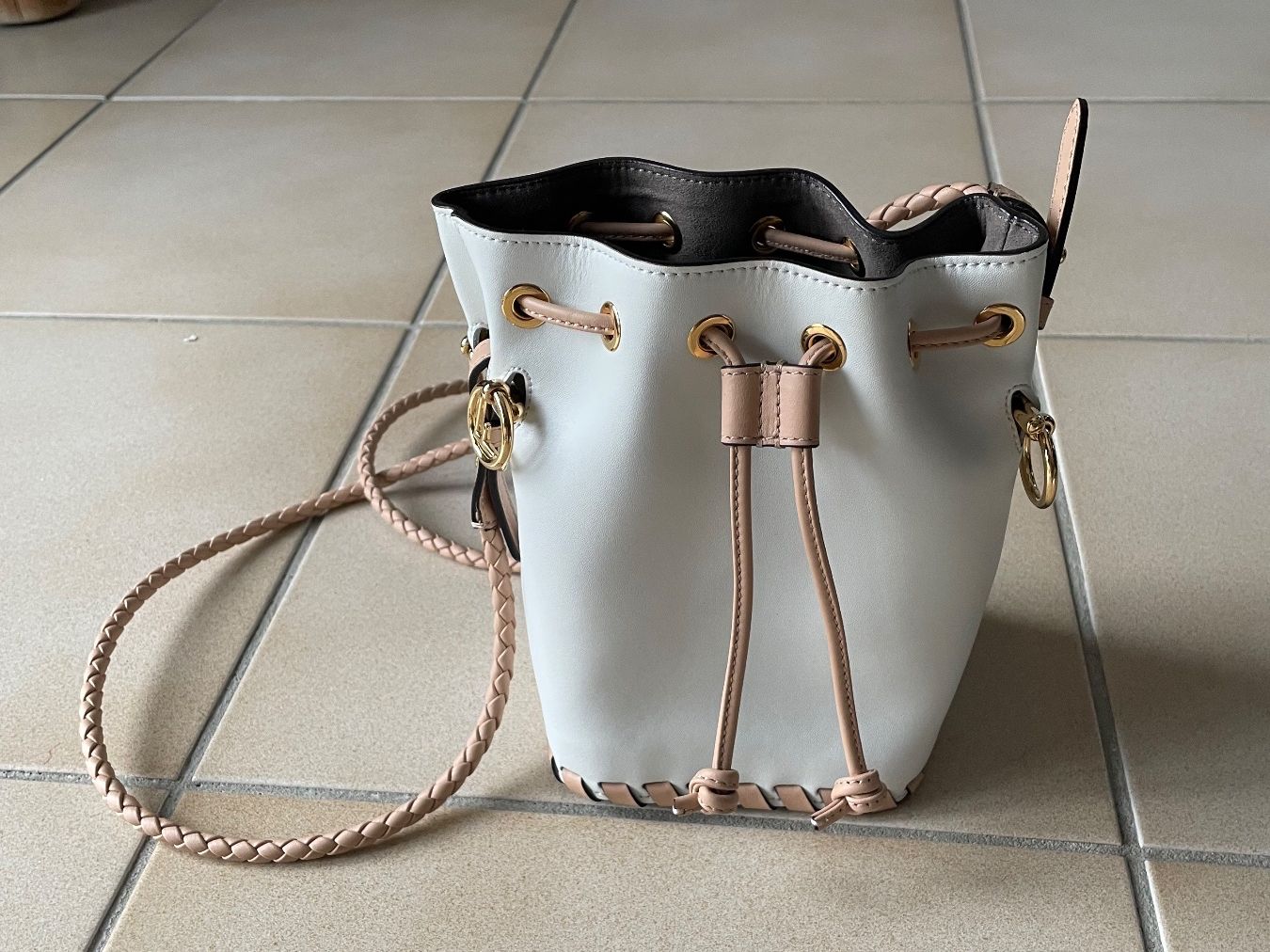Fendi Borse da donna: Fendi - Mon Trésor Bucket Bag mini – Nuovo (secondo la descrizione) da Nyon venduto da Alex017 1