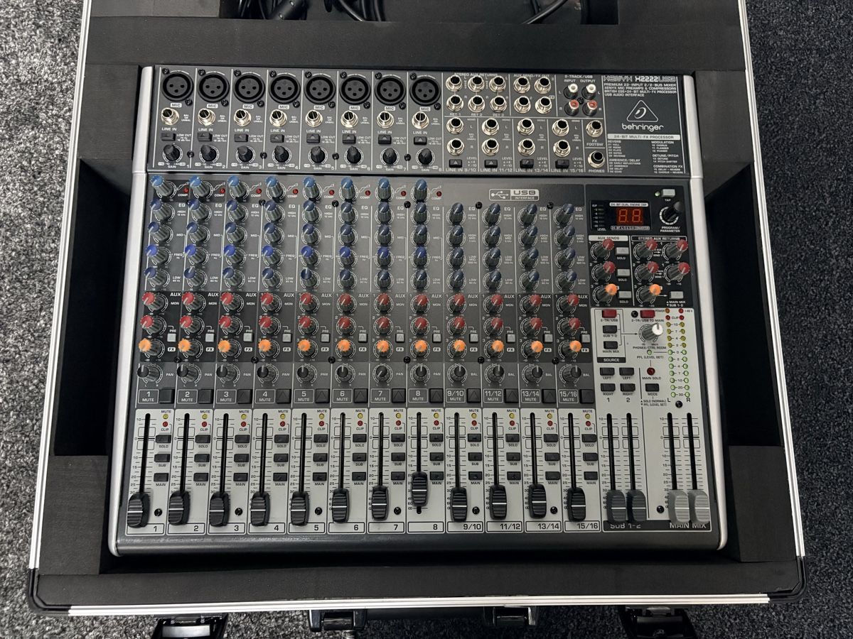 Behringer Console di mixaggio: Behringer Xenyx2222 Bundle – Usato da Werdenberg venduto da tradeSG 1