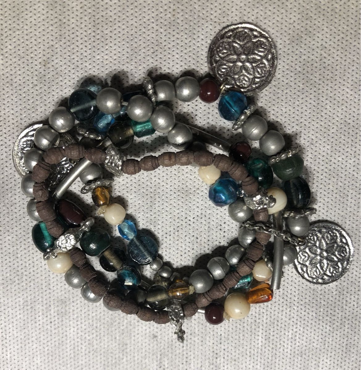 Bracciali & Braccialetti: Lot de 4 Bracelets Perles Argentées – Nuovo e nell'imballaggio originale da Chamblon venduto da zut40