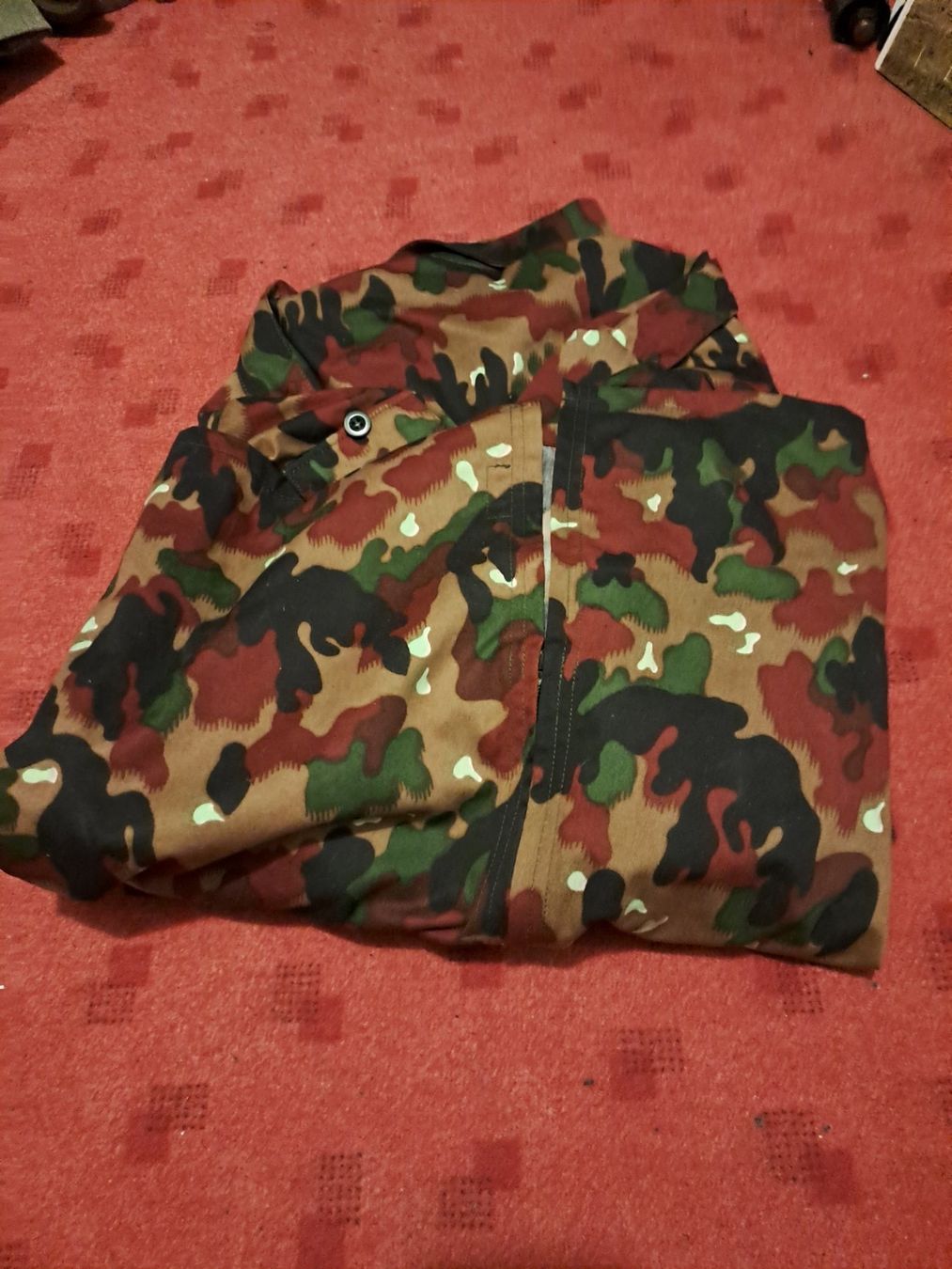 Schweizer Armee Uniformen: Tarnanzug 83 Jacke, Neu, Grösse 52 – Neu (gemäss Beschreibung) aus St.Gallen von Infanteriewerk 1