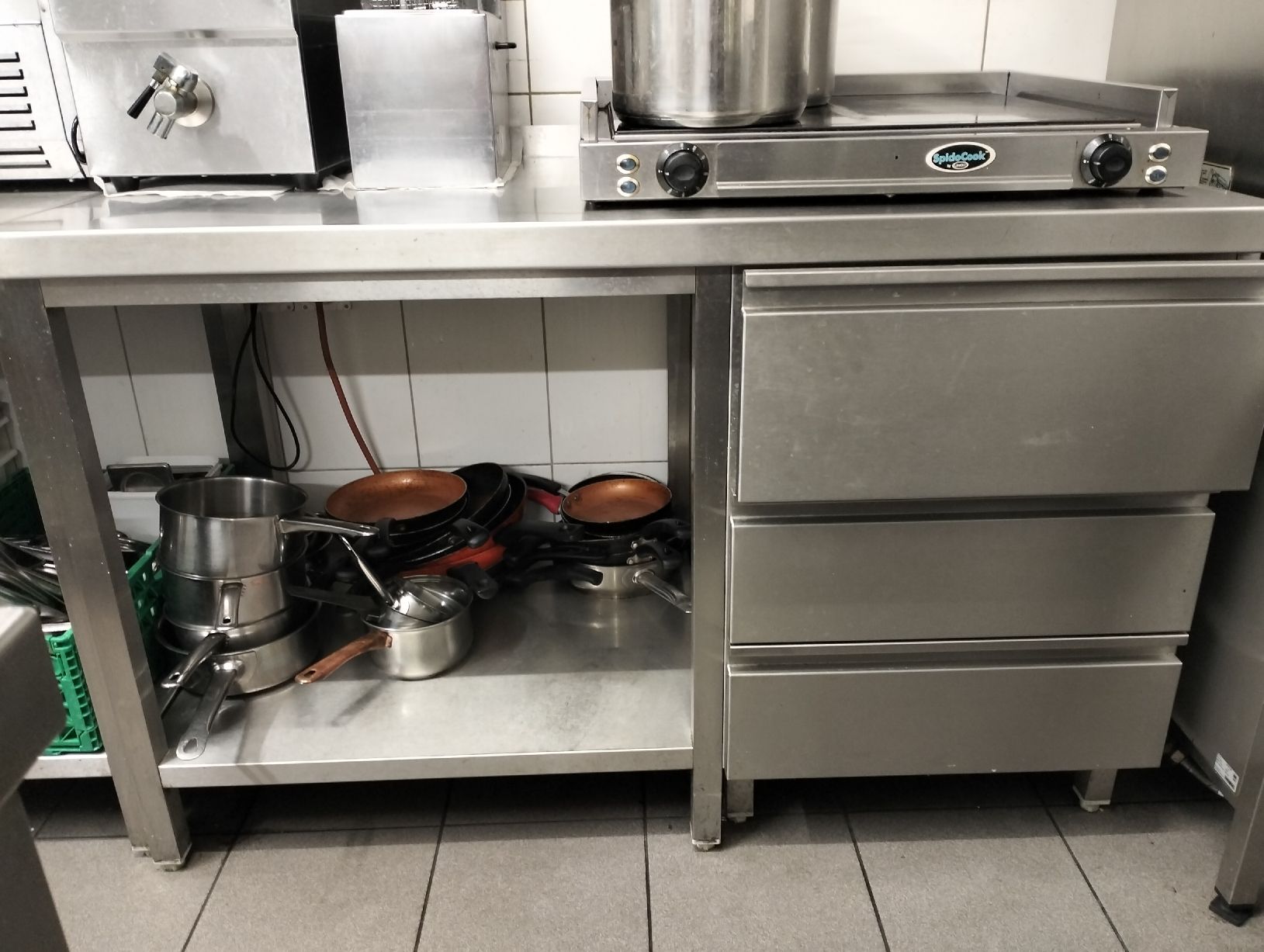 Komplettküchen: Gastro Küchentisch – Gebraucht aus Gommiswald von ram_xqt8