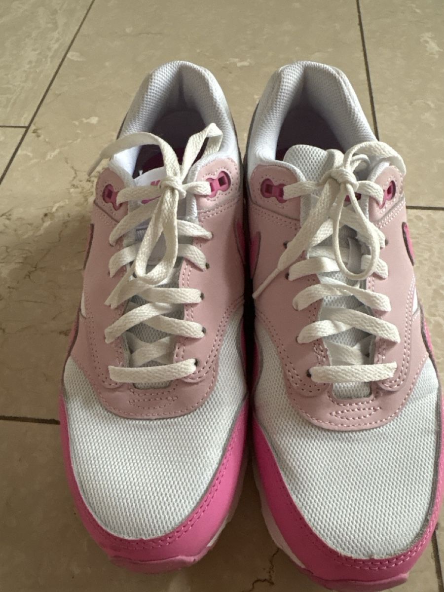 Nike Chaussures femmes: Nike Air Grösse 39 – D'occasion à Safnern par villi007 2