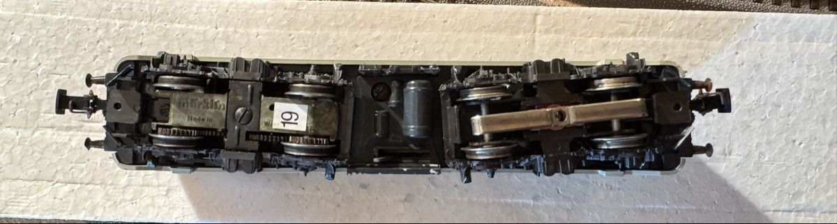 Märklin Modelleisenbahnen: DB Märklin Lok – Defekt aus Esslingen von Ursr1 2
