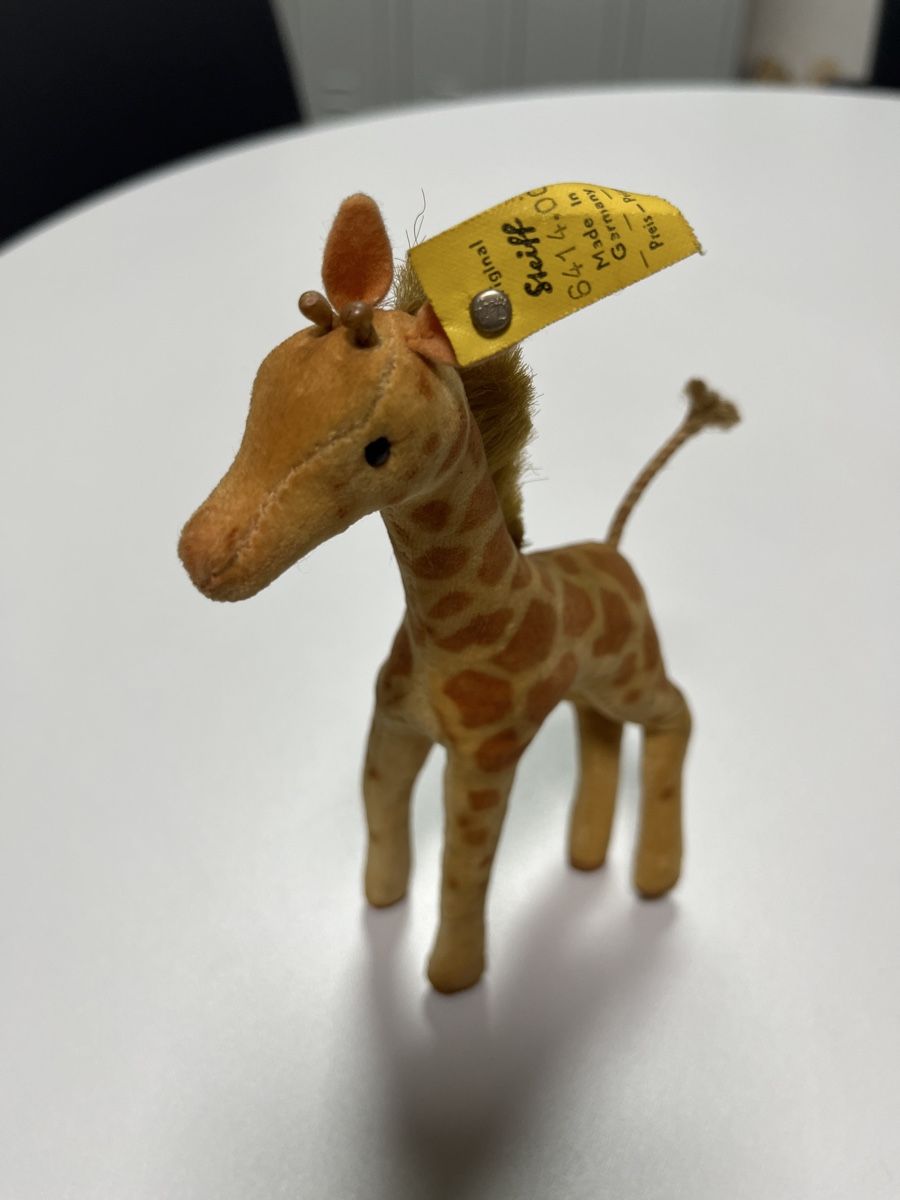 Steiff Spielzeuge: Steiff Giraffe Art. Nr. 6414.00 ca 17cm – Gebraucht aus Dietikon von cre8different