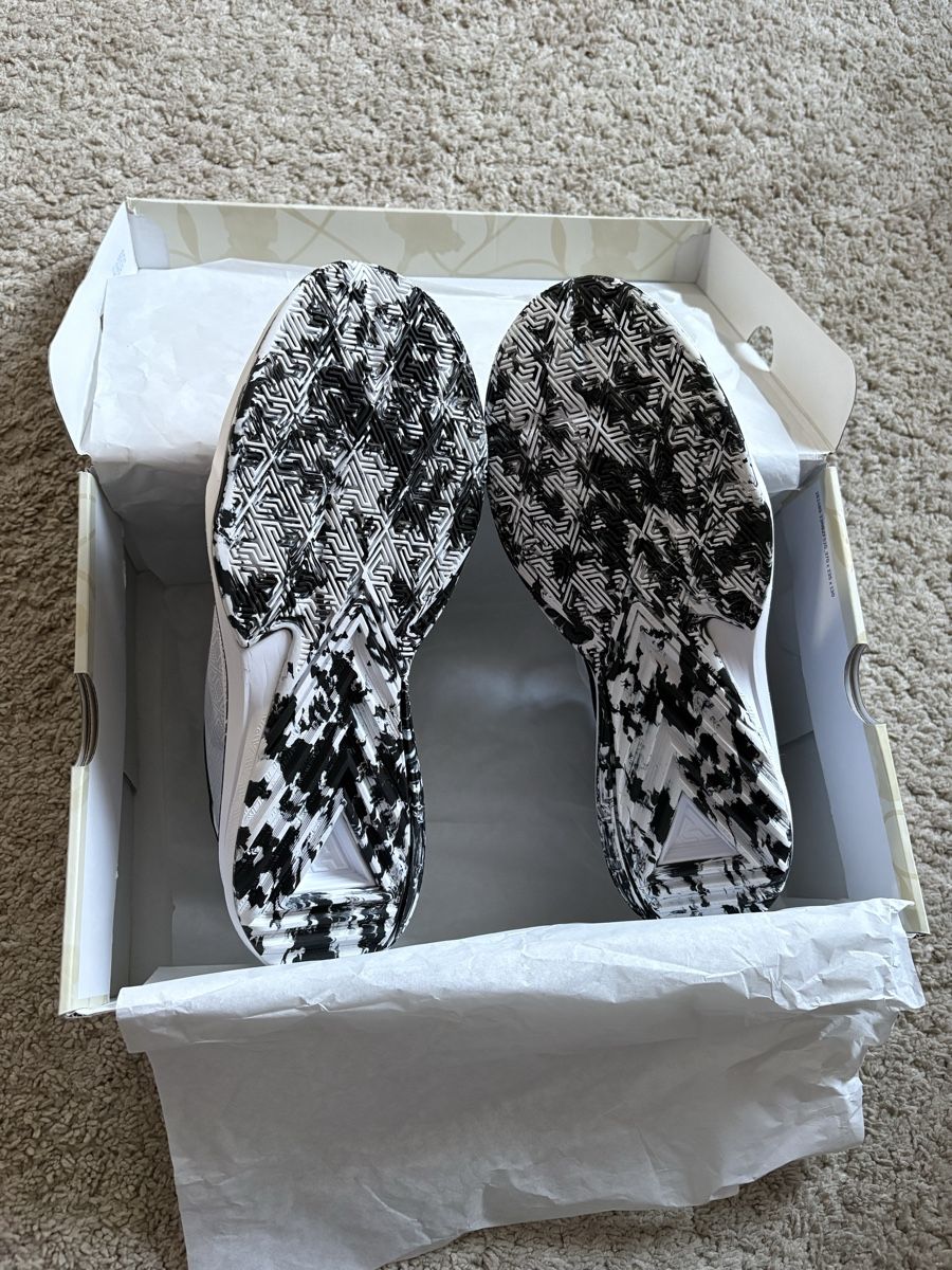 Nike Herrenschuhe: Nike zoom freak 5 Oreo – Neu und originalverpackt aus Le Grand-Saconnex von gas_x9hh 1