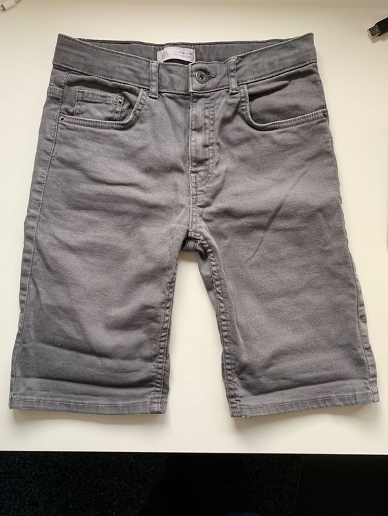 Zara Hosen: kurze graue Jeanshose / Hot Pants Grösse 11-12 (152cm) – Gebraucht aus Aarau von REVIVI