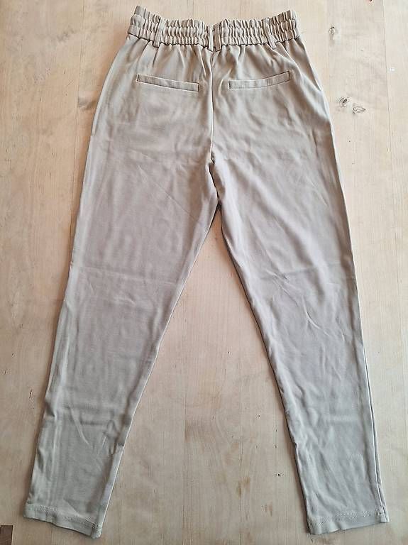 Hosen: Only Hose Gr.XS – Gebraucht aus Seewis-Dorf von GAGAGAGSGAGA