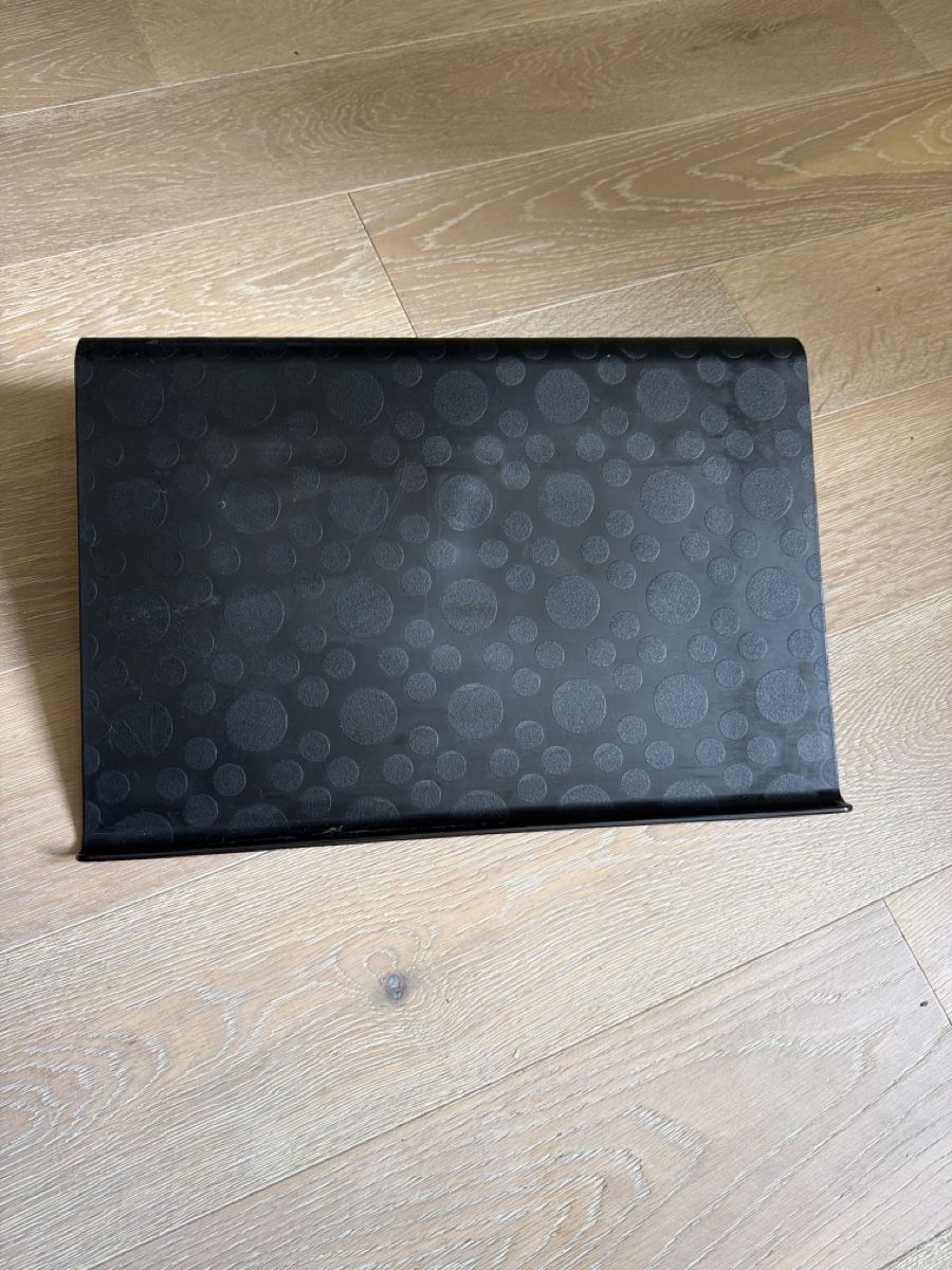 Racks & Cavalletti: Ikea schwarzer Laptop-Ständer mit Muster. – Usato da Dietlikon venduto da pmk86 1