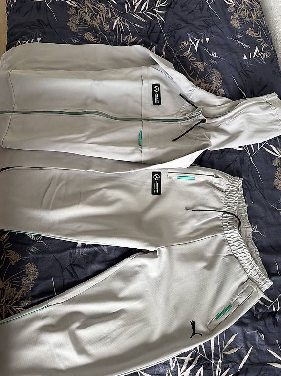 Lots de vêtements: Ensemble training Mercedes – D'occasion à Bulle par Preteni