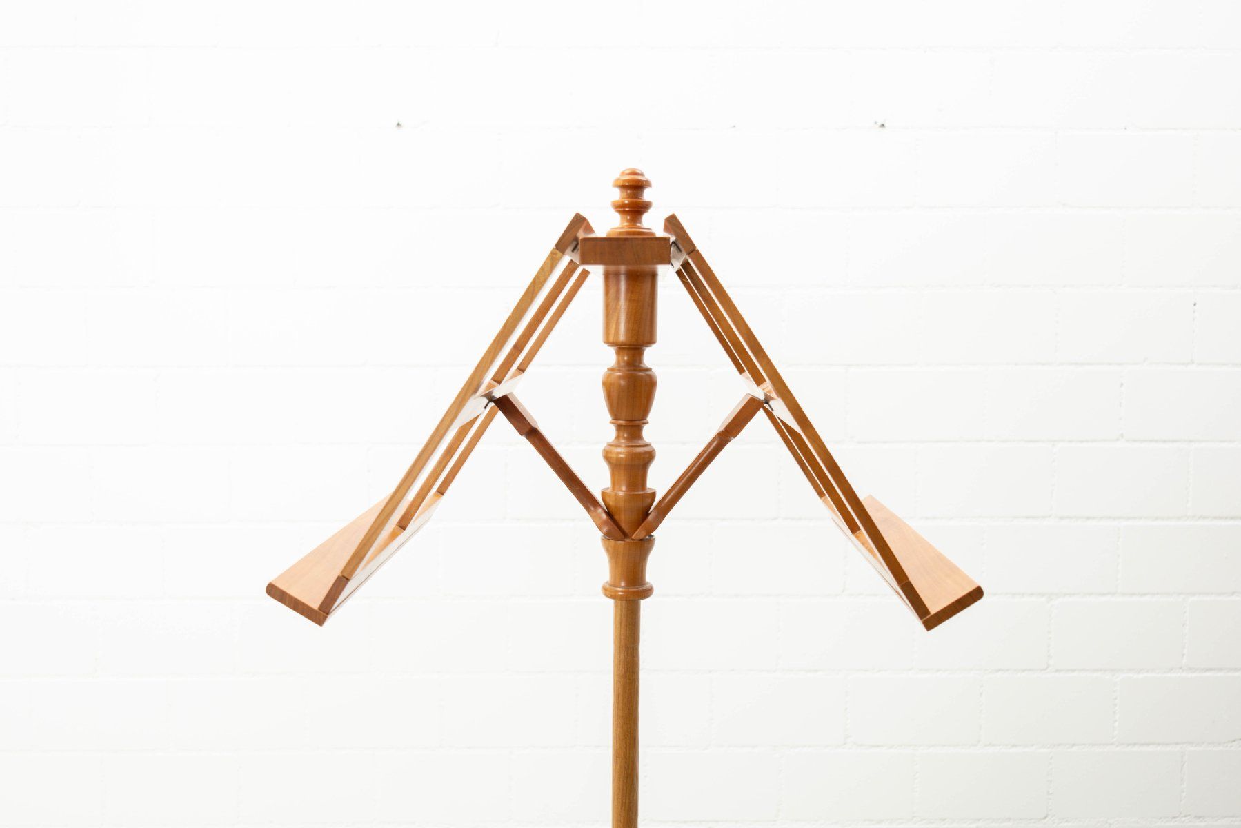 Supporti per strumenti musicali & leggii: Doppelseitiger Notenständer / Rednerpult aus Kirschbaumholz – Usato da Zürich venduto da ZuercherBrockenhaus 7