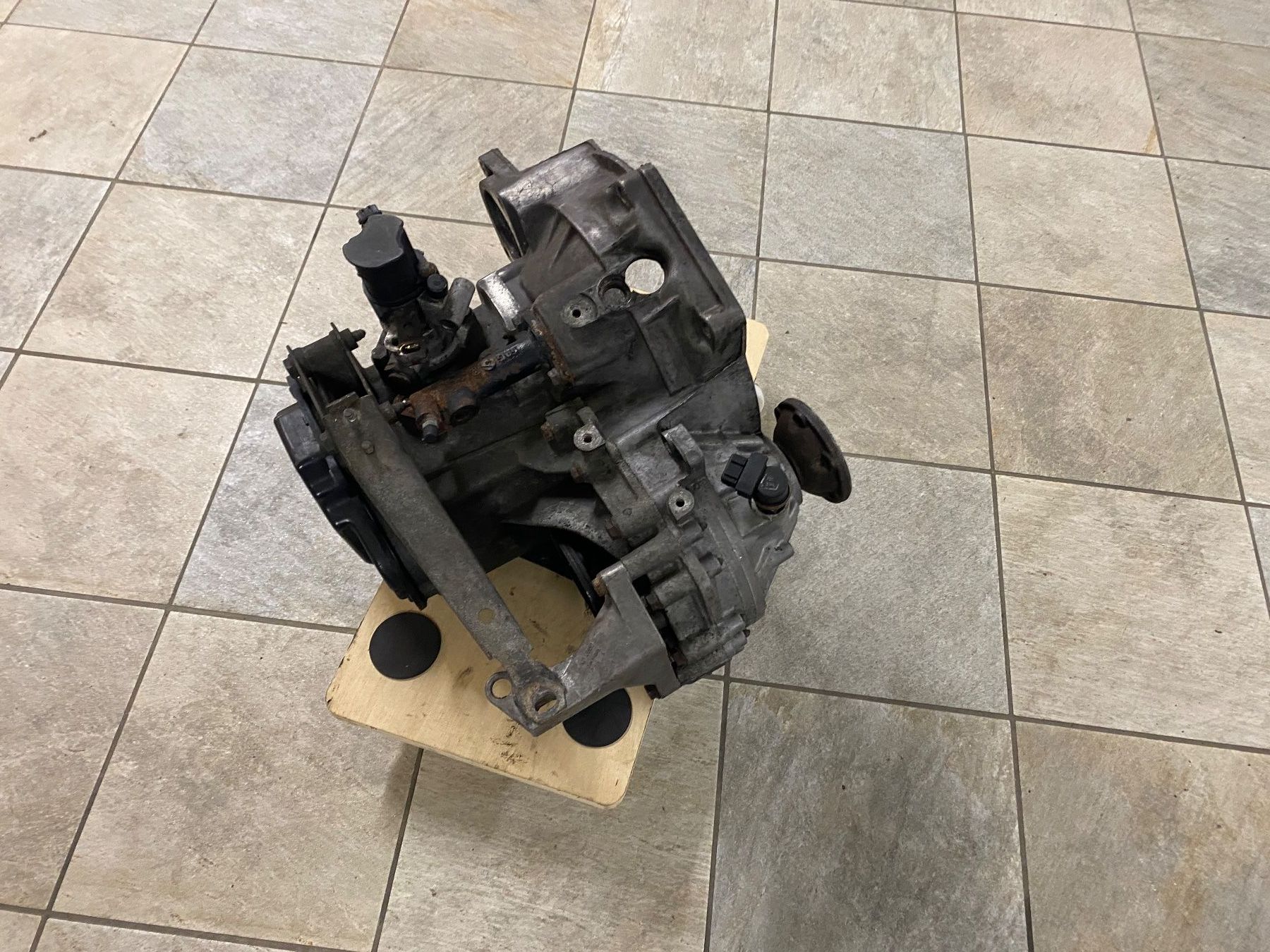 VW Tutti pezzi di ricambio auto: VW 16v Getriebe – Usato da Schaan venduto da Tovantastiko15 1