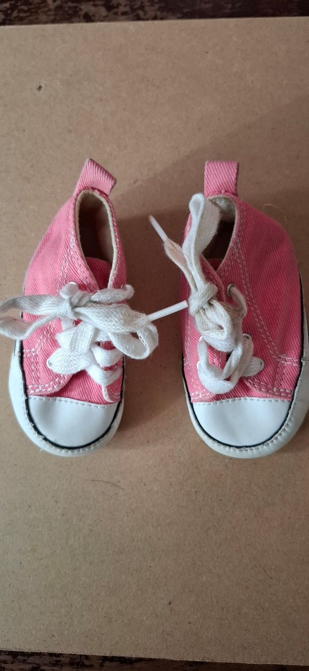 Converse Scarpe per ragazzi: Pantoufle Converse rose bébé 3/6mois, taille 18 – Usato da Lausanne venduto da GeoTrouvetou1952