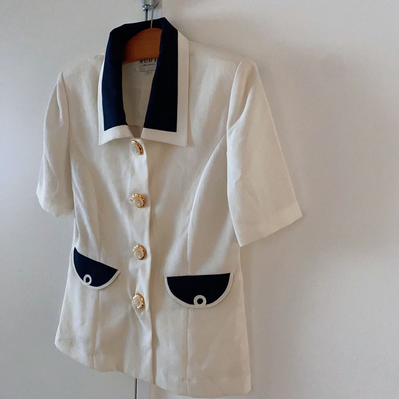 Camicette: Elegante Bluse mit Goldknöpfen, Grösse 38 – Nuovo e nell'imballaggio originale da Luzern venduto da Sommer_26 2