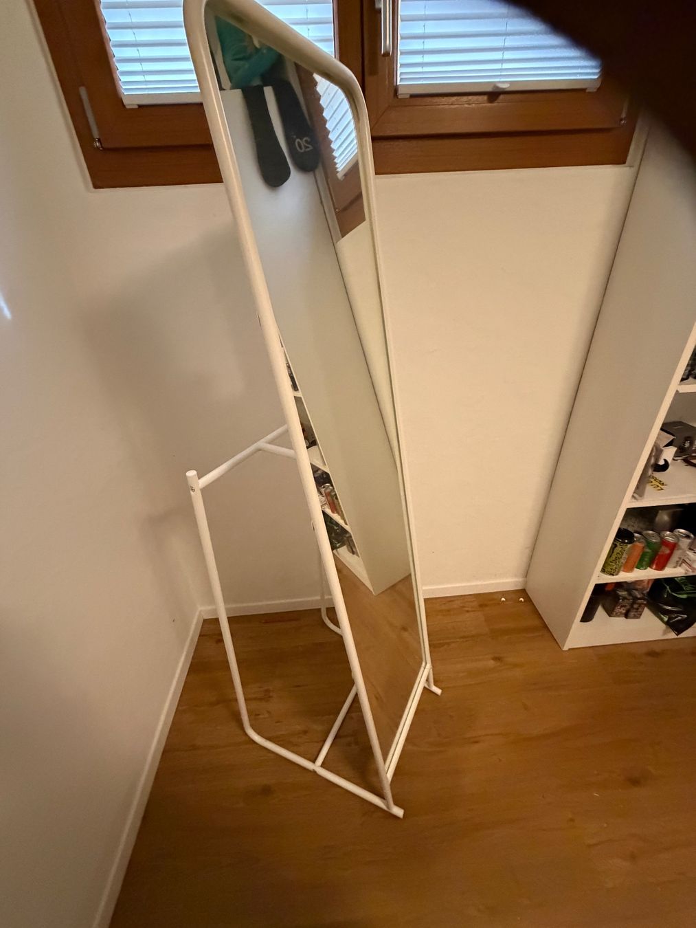 Ikea Specchi: Standspiegel Weiss mit Ablagehaken – Usato da Oberägeri venduto da kaitanja 1