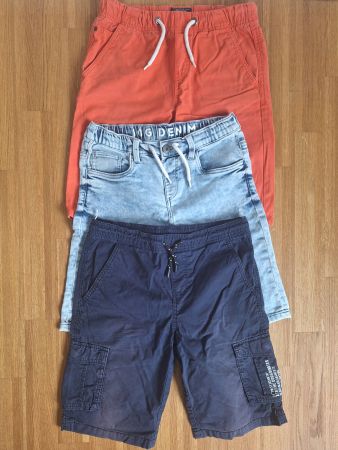 3 kurze Sommerhosen in Gr.152
