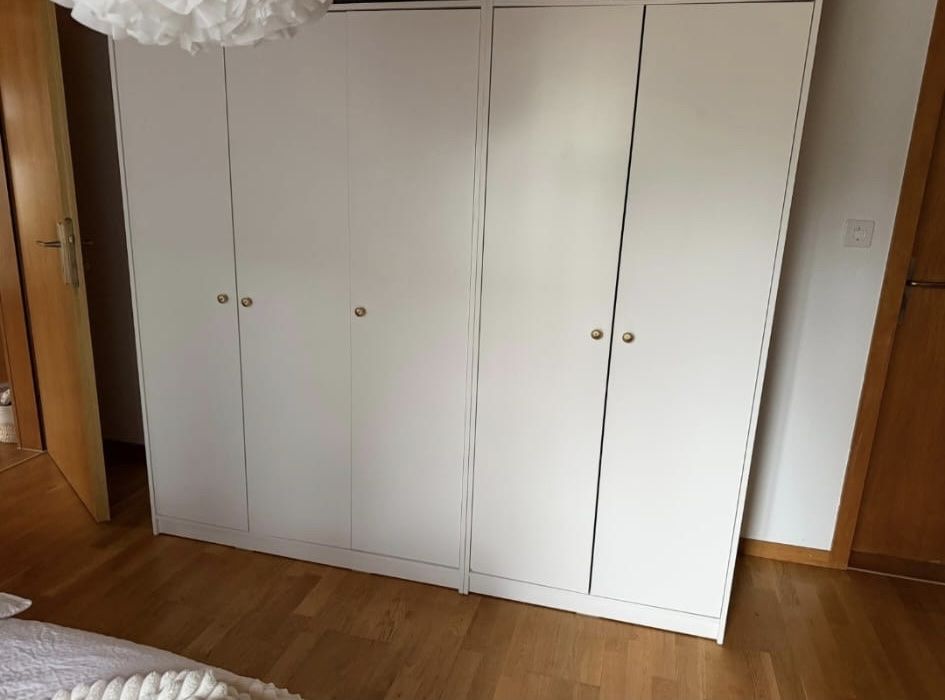Armadi: Grosser weisser Kleiderschrank – Usato da Henau venduto da and_n2ps