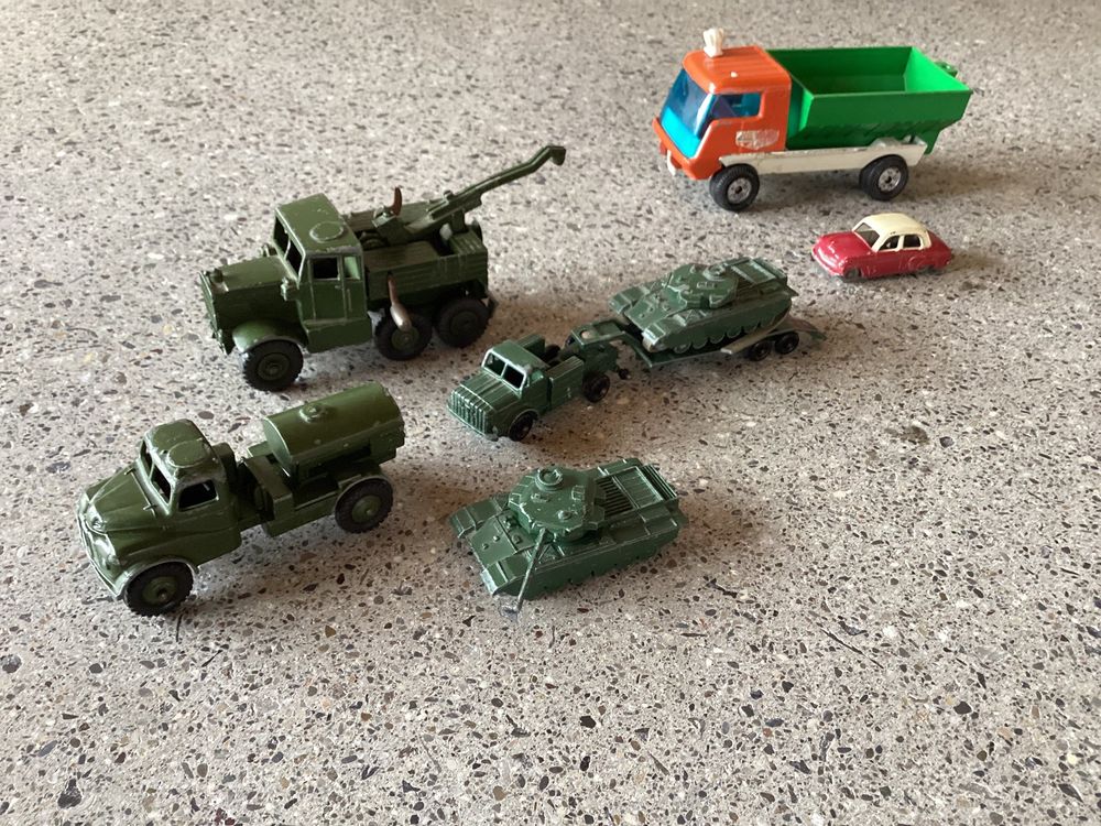 Militär Spielzeugautos, Konvolut Panzer, Abschleppwagen etc. 2