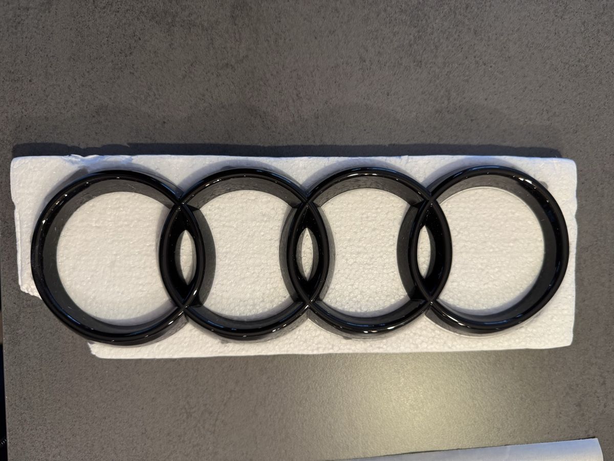 Audi Tutti pezzi di ricambio auto: Schwarze Audi-Ringe Emblem Logo Front – Nuovo (secondo la descrizione) da Höri venduto da hustlerg