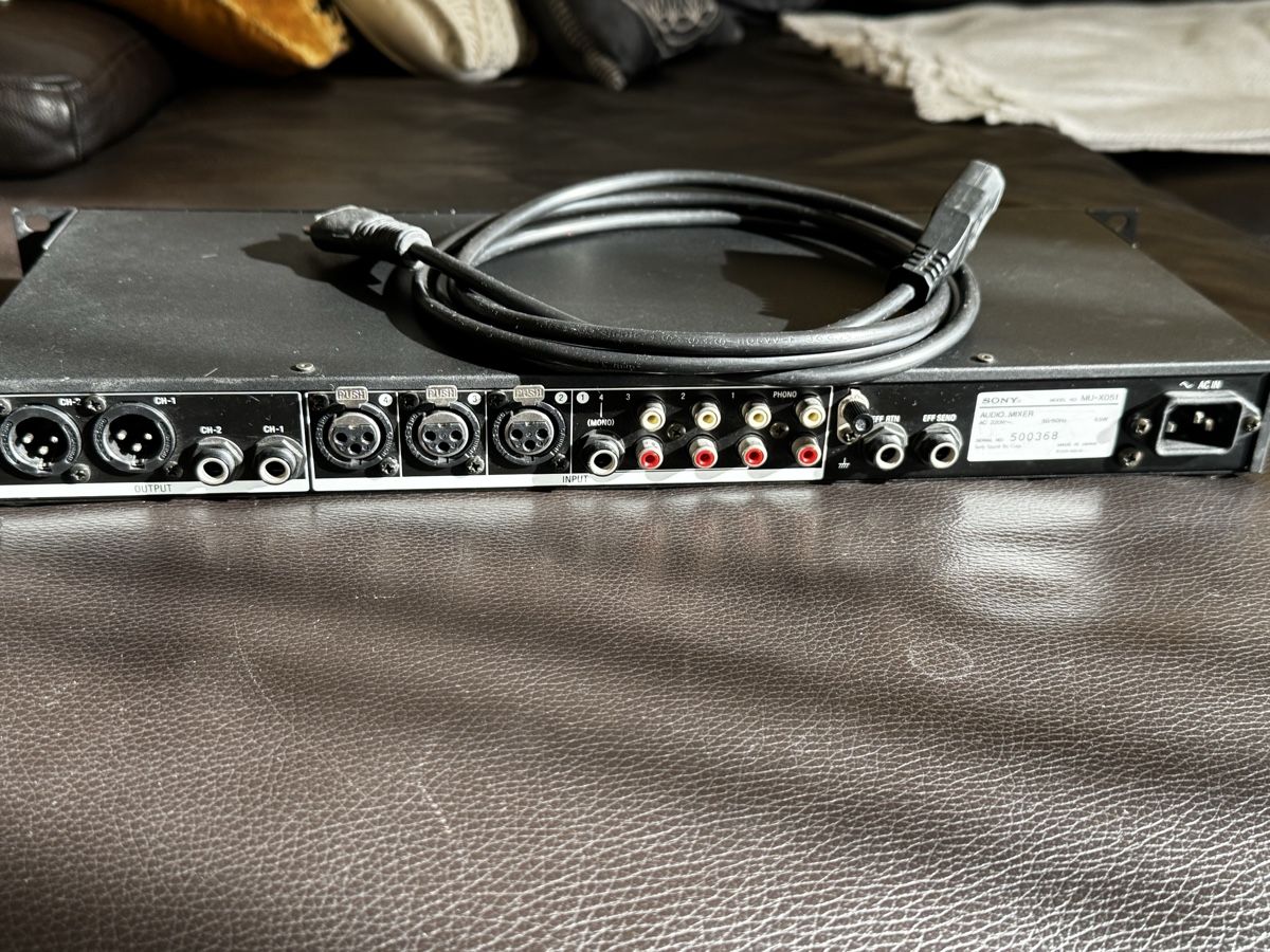 Sony Console di mixaggio: Sony MU-X051 Audio Mixer – Usato da Zürich venduto da 1cut2 4