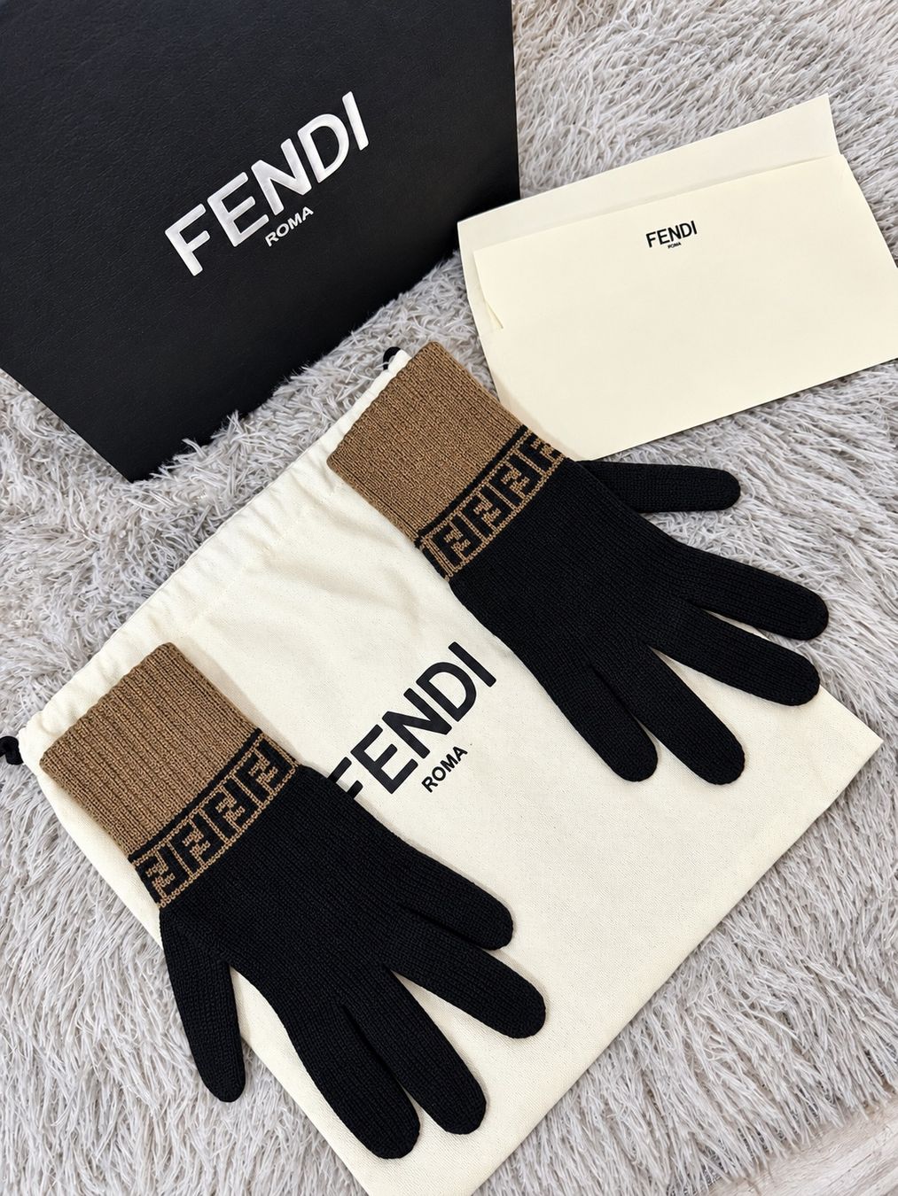 Gants & mitaines : Gants Fendi – D'occasion à Epalinges par Forex.master
