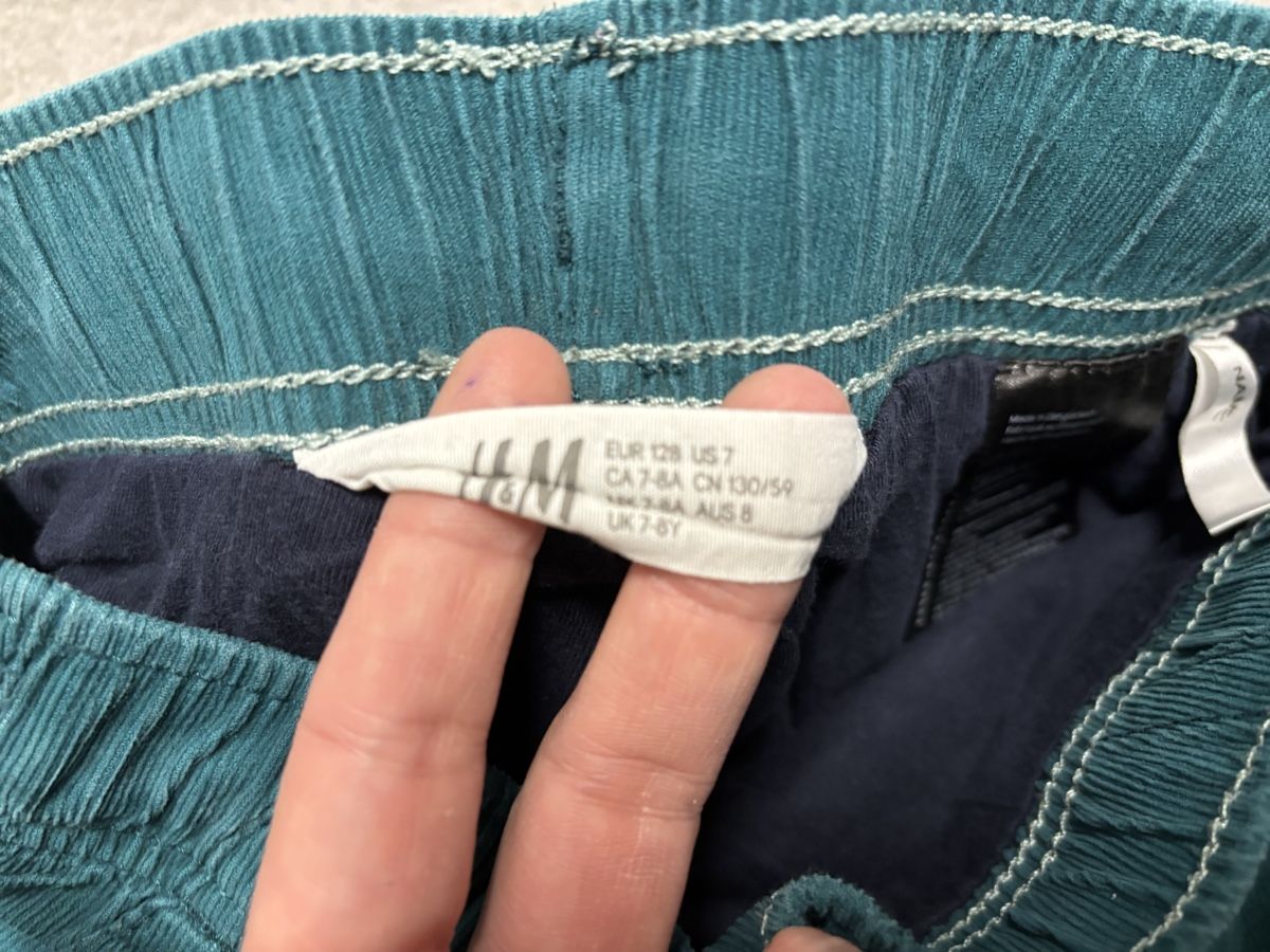 Pantaloni: Pantalon velours côtelé 128 – Usato da Salvenach venduto da gwenwywar 1