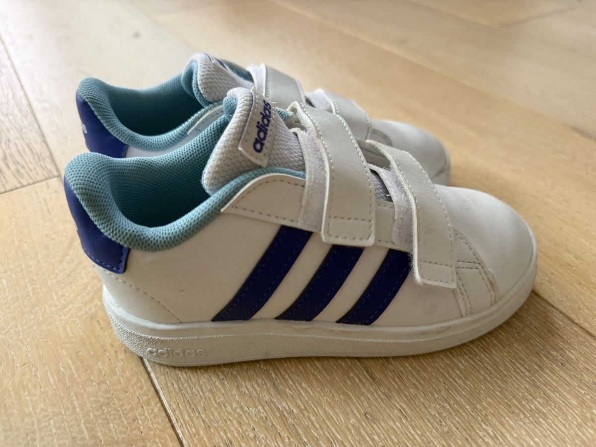 Adidas Chaussures garçon: Adidas Schuhe 27 – D'occasion à Therwil par ang_7jcm