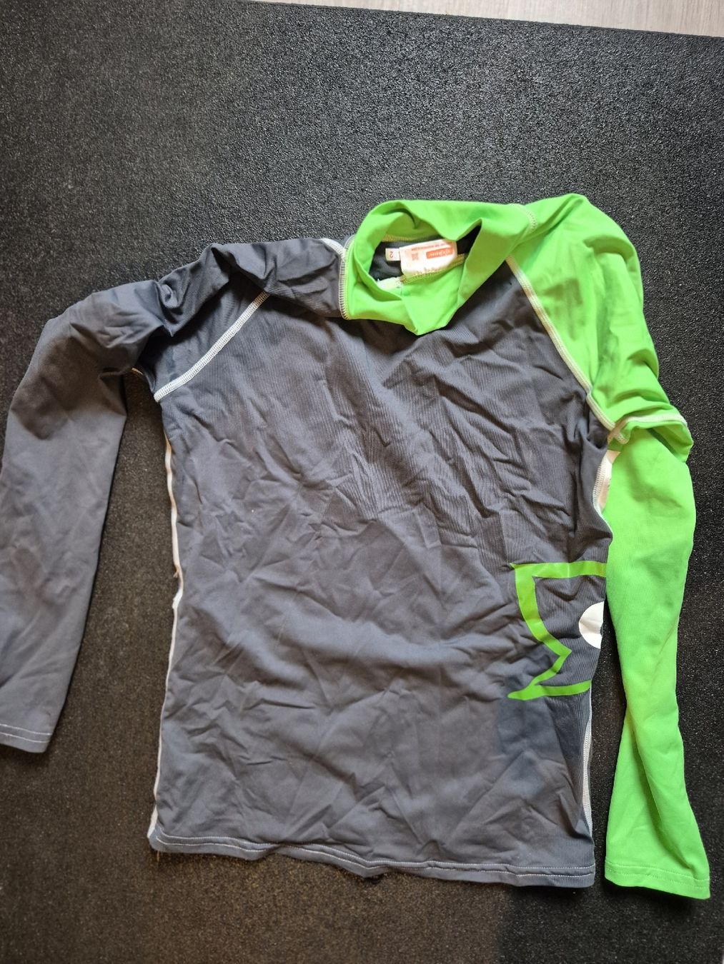 T-Shirts: UV Surf Langarmshirt Grösse M – Gebraucht aus Chur von olipue 3