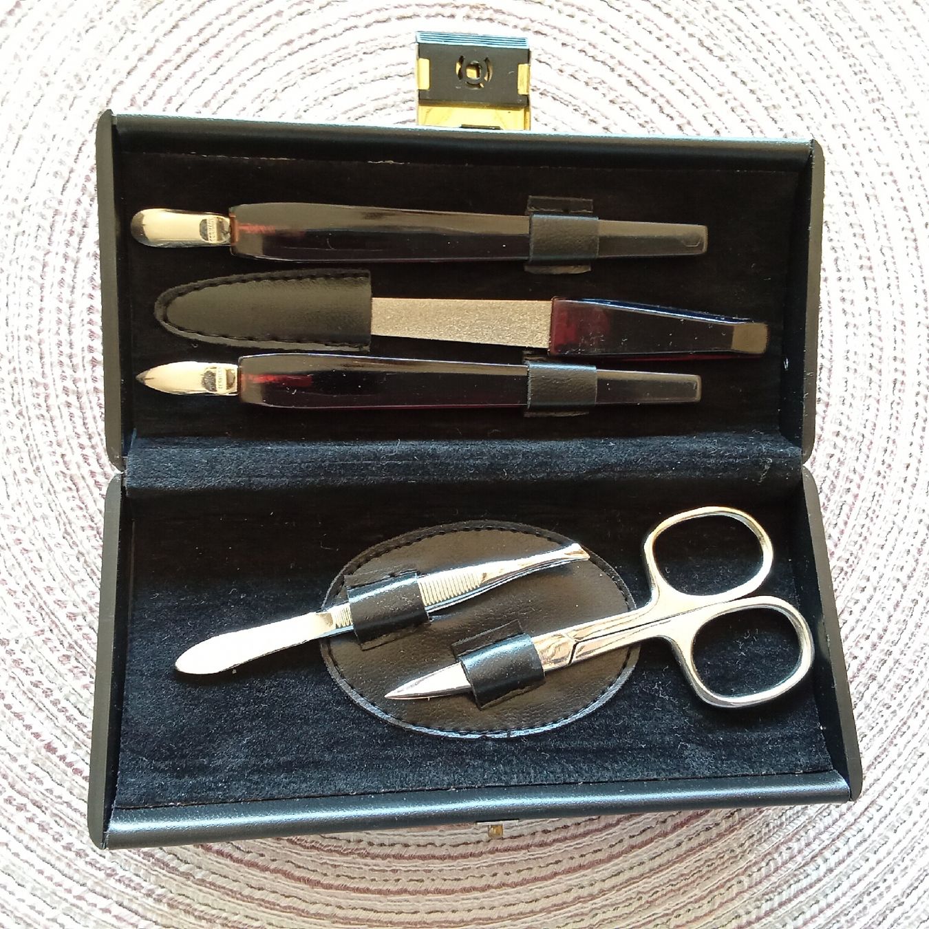 Manicure: Fingernagel-Nessesaire – Nuovo e nell'imballaggio originale da Frauenfeld venduto da clausi