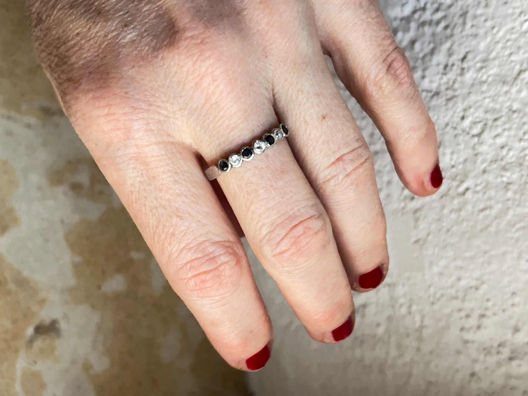 Ringe: Silberring mit schwarzen und weissen Steinen Gr. 58 – Gebraucht aus Laufen von belleskulptur 2