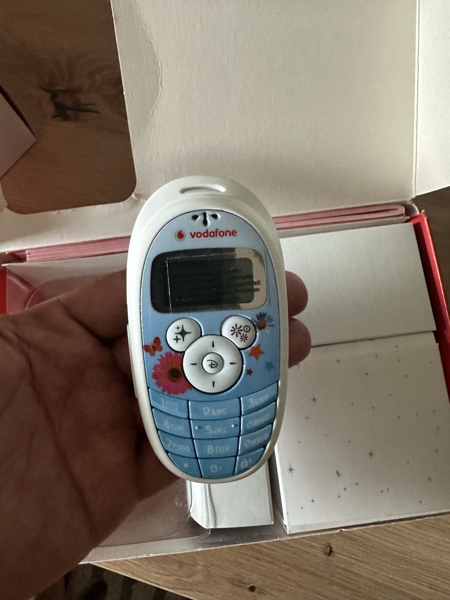 Handys / Smartphones: Vodafone mini Handy mit ovp – Neu und originalverpackt aus Heerbrugg von Amazon38 1