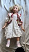 Porzellanpuppe blond mit Strickweste gebraucht