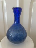 Joli vase en verre bleu