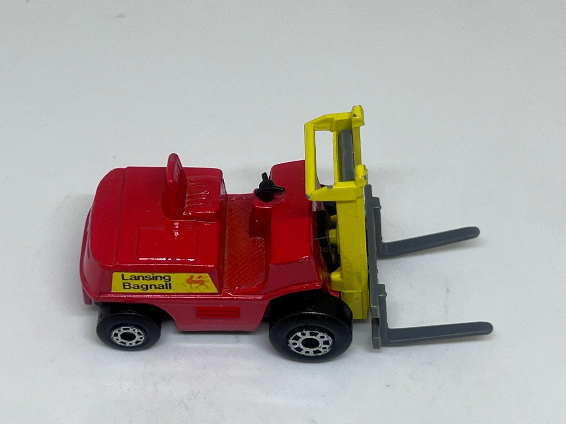 Matchbox Modellini d'auto: Matchbox Fork Lift Truck #395 – Usato da Wildegg venduto da LaaBoutique 1