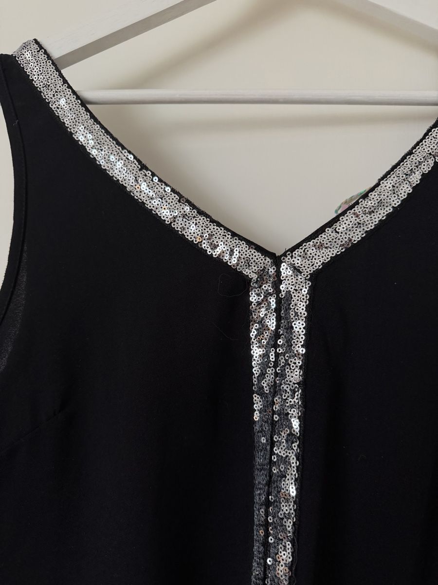 Top: Haut noir avec paillettes taille M – Nuovo (secondo la descrizione) da Dombresson venduto da feline_ne 1