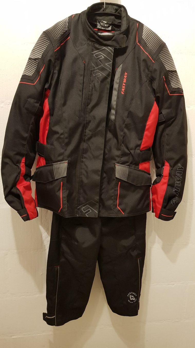 Completi & Tailleur: Motorradkombi – Nuovo (secondo la descrizione) da Dübendorf venduto da Peter032