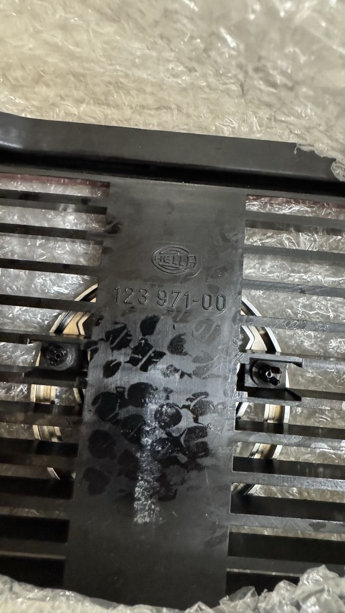 Volkswagen Tutti pezzi di ricambio auto: Calandre golf mk1 GTI OEM – Nuovo (secondo la descrizione) da Senarclens venduto da nog_m7qw 6