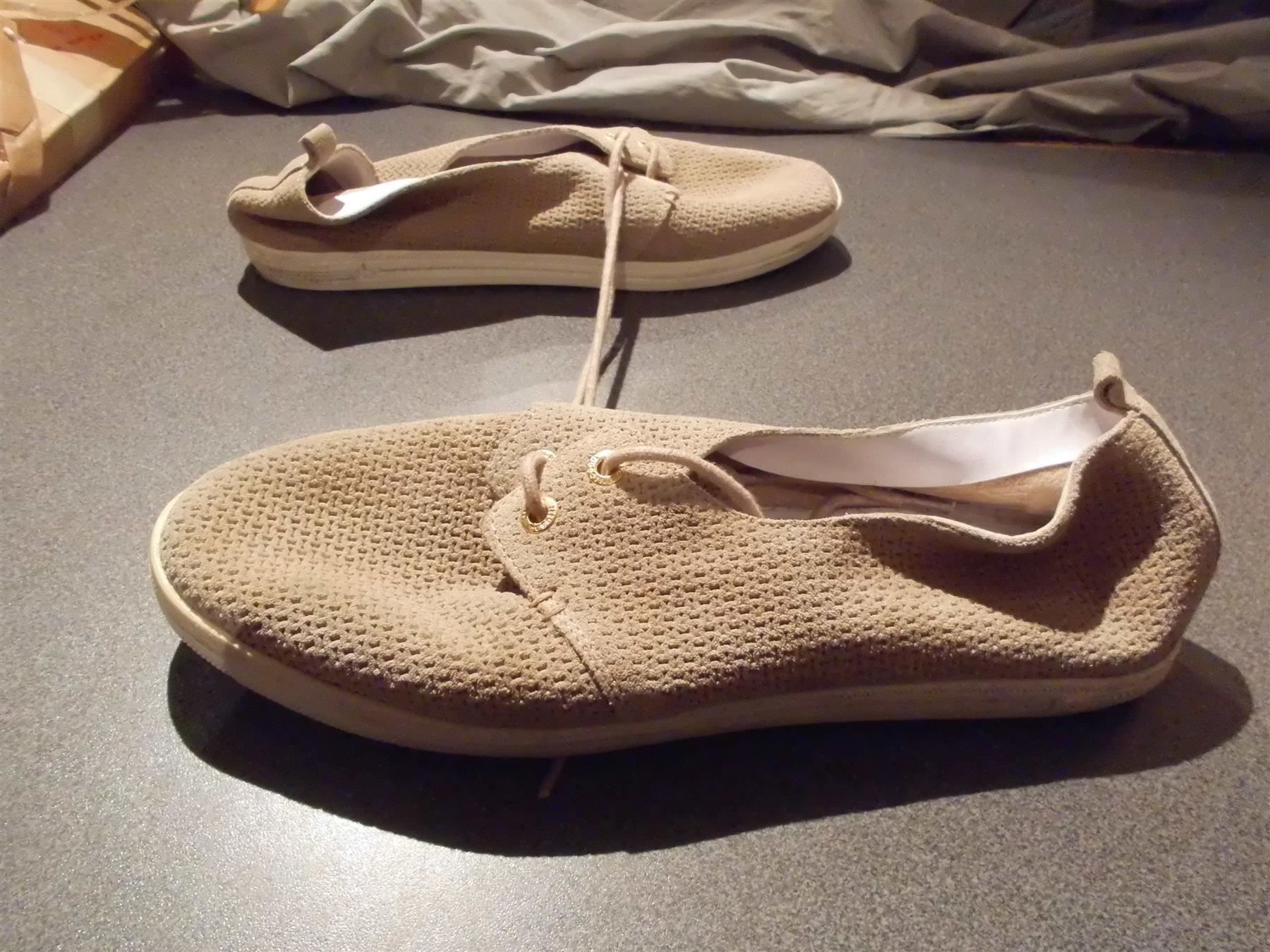 Damenschuhe: Halbschuhe Grösse 39, bugatti, grau – Gebraucht aus Zürich von abraxas1291 1