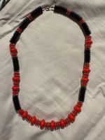 Collier rouge et noir