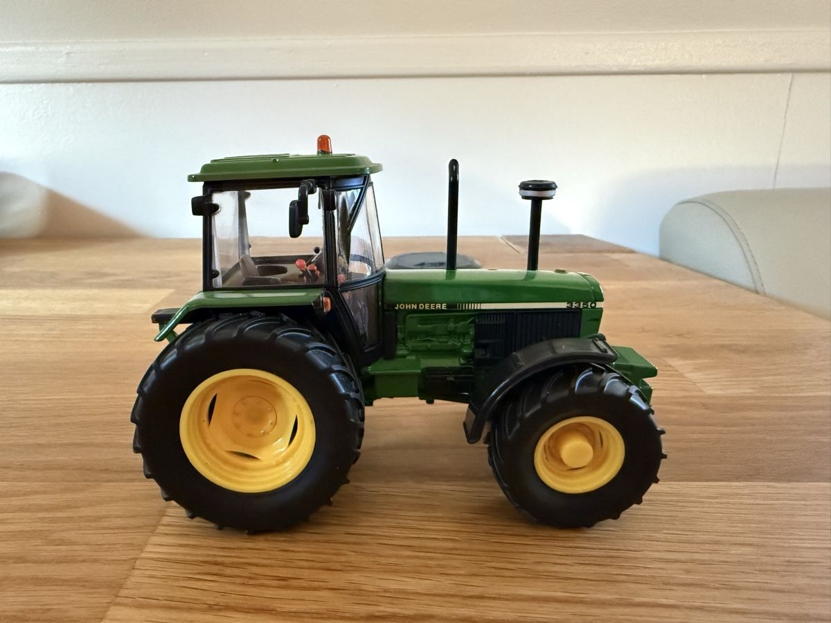 Britains Kit di modellismo & Modellini statici: John Deere 3350 Britains Modell 1/32 – Nuovo (secondo la descrizione) da Reisiswil venduto da uleibundgut 3