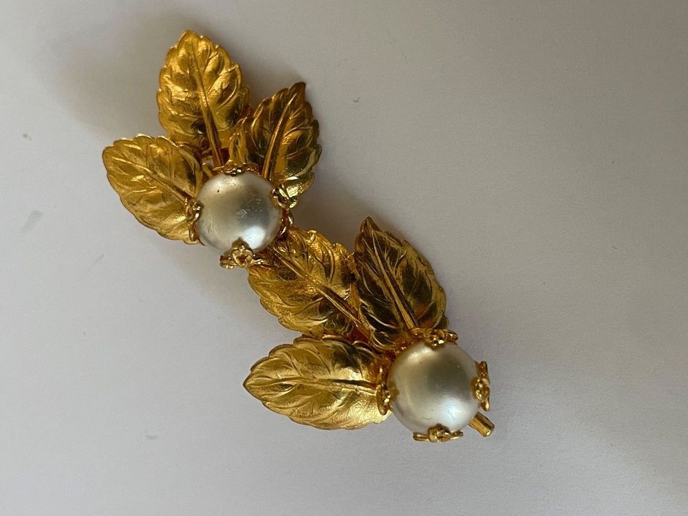 Broche pendentif marqué ORIA, plaqué or 18 carats