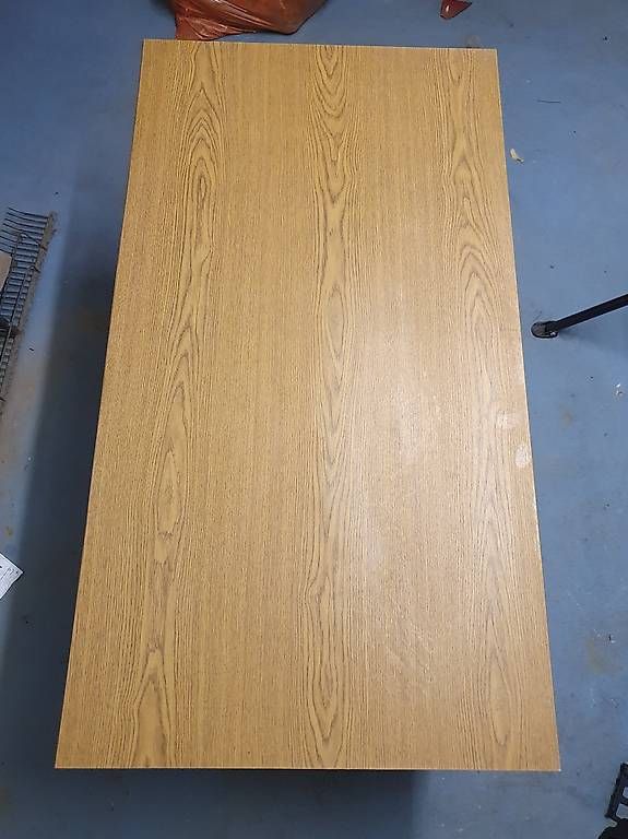 Tavoli: GRATIS - Kleiner Tisch aus Presspanplatten – Usato da Neuhausen venduto da Val3e_ 3