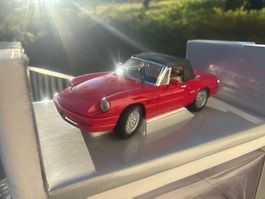 Alfa Romeo Spider 2.0 Pininfarina SofttopCabriolet 1:18 1993