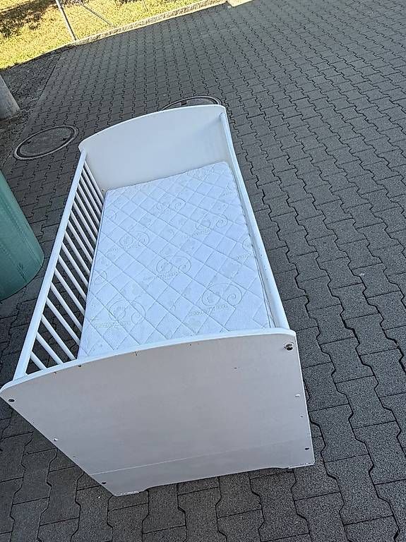 Lits: Babybett 70x140cm – D'occasion à meisterschwanden par menzi20032000 2