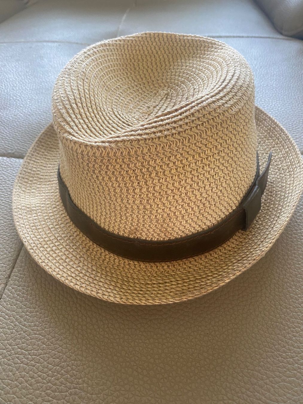 C&A Copricapi, berretti & cappellini: coller Sommer-Strohhut, unisex Gr. S/M, – Usato da Affoltern am Albis venduto da Rinale
