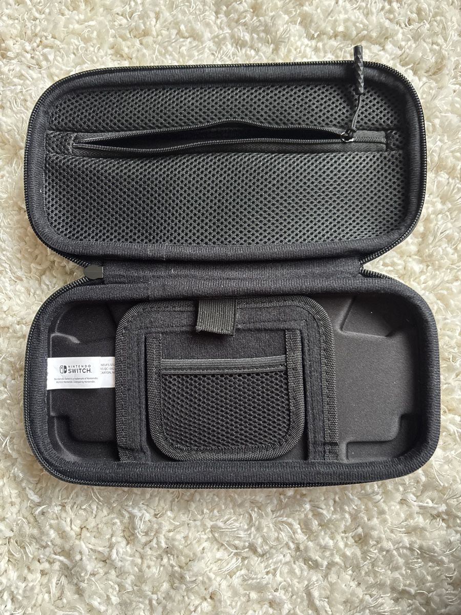 Nintendo Custodie protettive: Nintendo Switch Glow-in-the-dark Case – Nuovo (secondo la descrizione) da Basel venduto da Pje_english 1