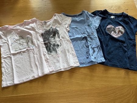 4 T-Shirts mit Pferdemotiv Mädchen Grösse 116