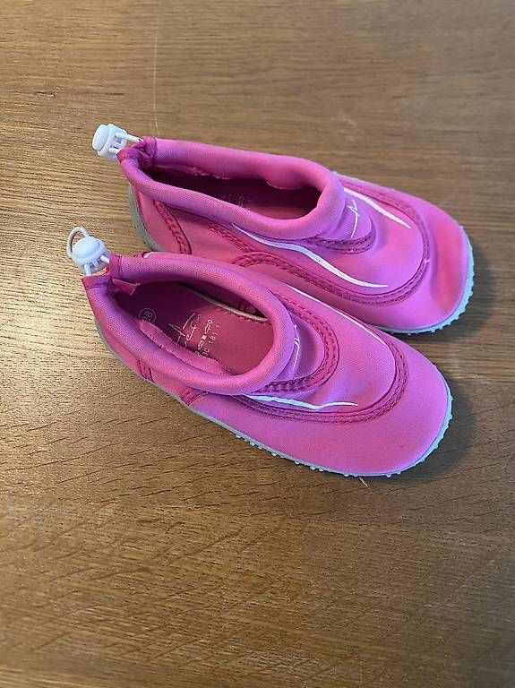 Scarpe per ragazzi: Badeschuhe / Schwimmschuhe Grösse 28 – Usato da Ittigen venduto da mar_9fd6